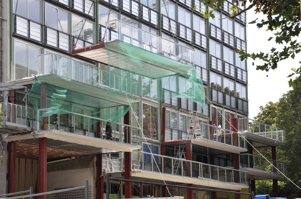 Le meccano de la nouvelle façade montée en site occupé © Agence Lacaton & Vassal